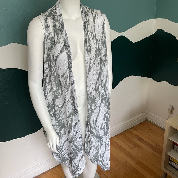LOVE & LEGEND light sleeveless cardigan | Size 2X | 30$ - Picture 2 of 3